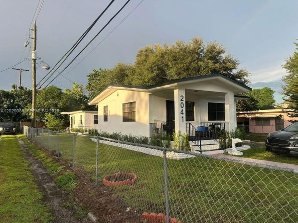 2041 NW 100th Street, Miami FL 33147