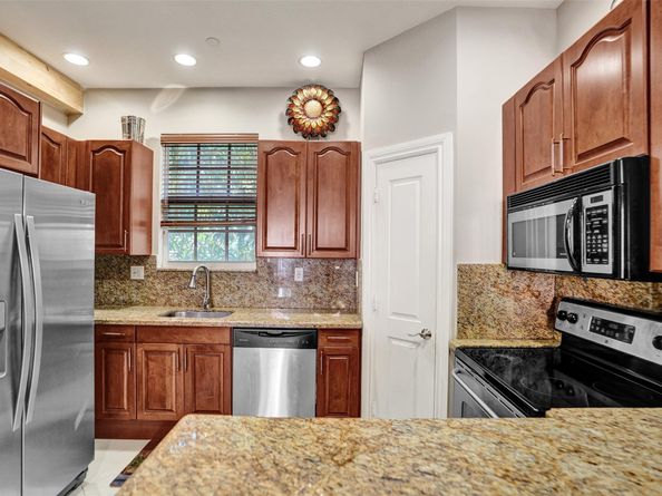 3213 NE 5th St #202, Pompano Beach FL 33062