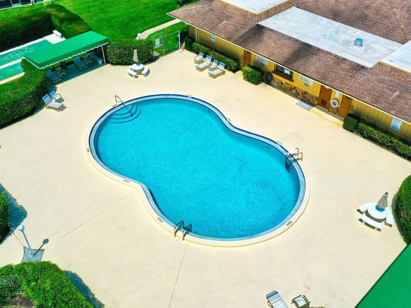 400 Village Green Circle W 212, Palm Springs FL 33461