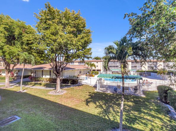 400 Village Green Circle W 212, Palm Springs FL 33461