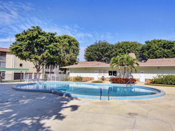 400 Village Green Circle W 212, Palm Springs FL 33461