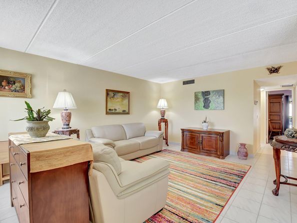 400 Village Green Circle W 212, Palm Springs FL 33461
