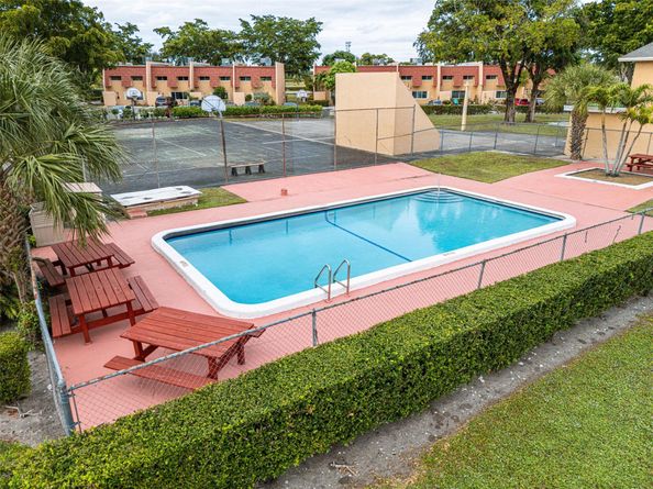 73 Ann Lee Ln, Tamarac FL 33319