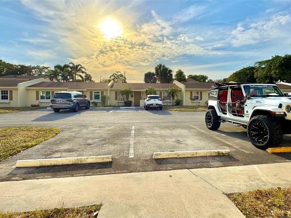 3005 1/2 NW 68th St 9D, Fort Lauderdale FL 33309