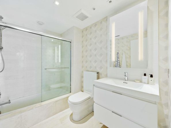 17301 Biscayne Boulevard 707, North Miami Beach FL 33160