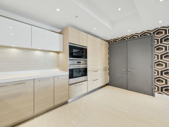 17301 Biscayne Boulevard 707, North Miami Beach FL 33160