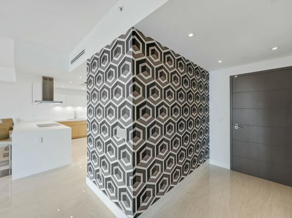 17301 Biscayne Boulevard 707, North Miami Beach FL 33160