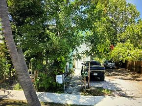 427 El Prado, West Palm Beach FL 33405