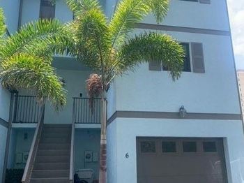 3250 NE 12 St
