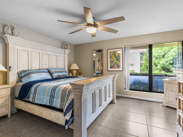 24 W Lexington Lane W C, Palm Beach Gardens FL 33418