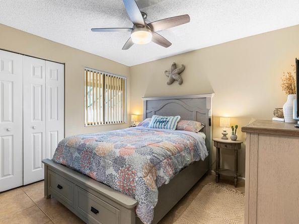 24 W Lexington Lane W C, Palm Beach Gardens FL 33418