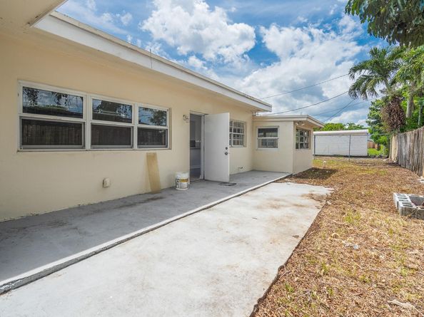 2871 NW 18TH Ct, Fort Lauderdale FL 33311