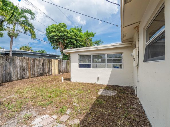 2871 NW 18TH Ct, Fort Lauderdale FL 33311