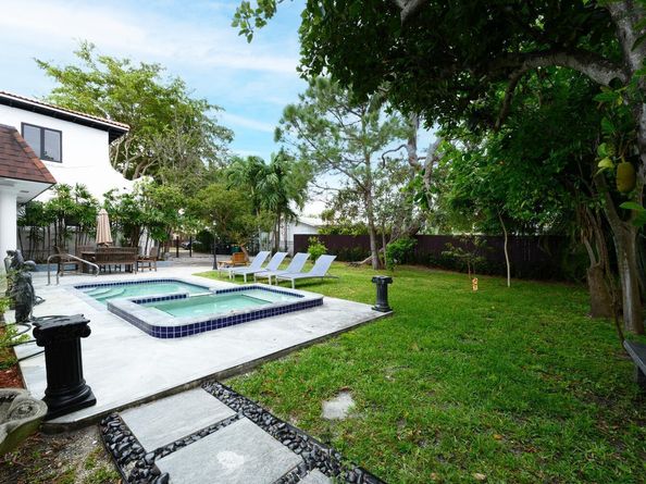 1629 S Lakeside Drive, Lake Worth Beach FL 33460