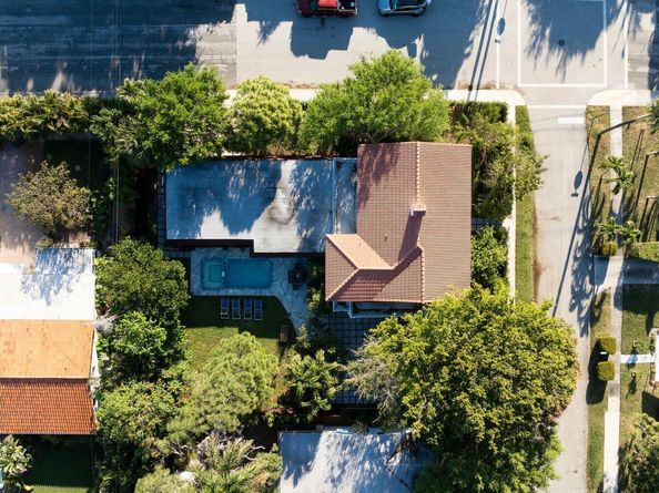 1629 S Lakeside Drive, Lake Worth Beach FL 33460