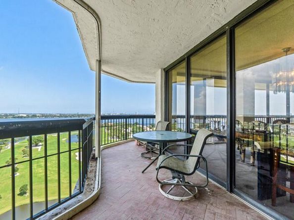 1900 Consulate Place 2001, West Palm Beach FL 33401