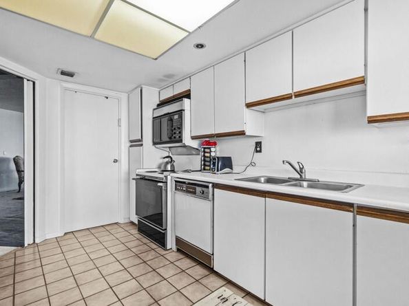 1900 Consulate Place 2001, West Palm Beach FL 33401