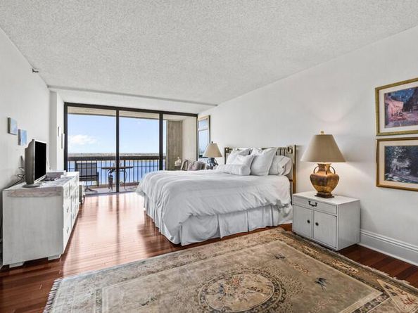 1900 Consulate Place 2001, West Palm Beach FL 33401