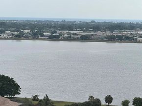 1900 Consulate Place 2001, West Palm Beach FL 33401
