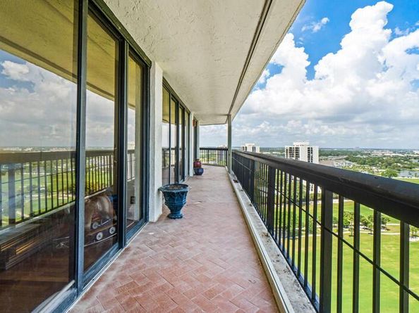 1900 Consulate Place 2001, West Palm Beach FL 33401