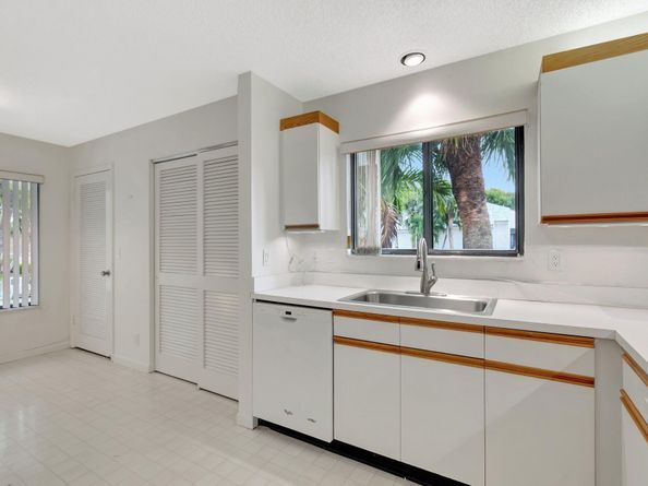 7509 Glendevon Lane 1005, Delray Beach FL 33446