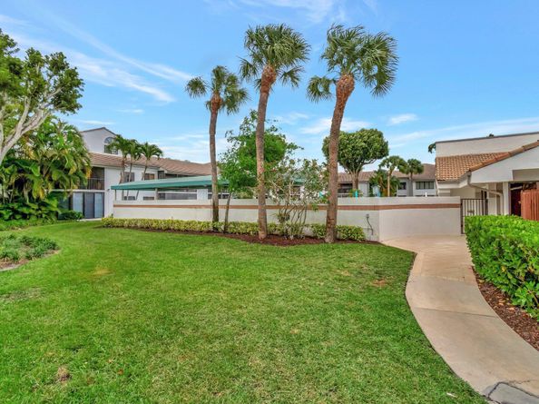 7509 Glendevon Lane 1005, Delray Beach FL 33446