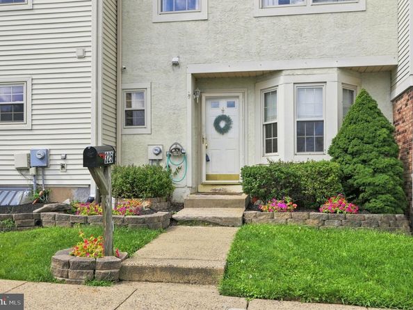 325 Wayne Court, Holland PA 18966