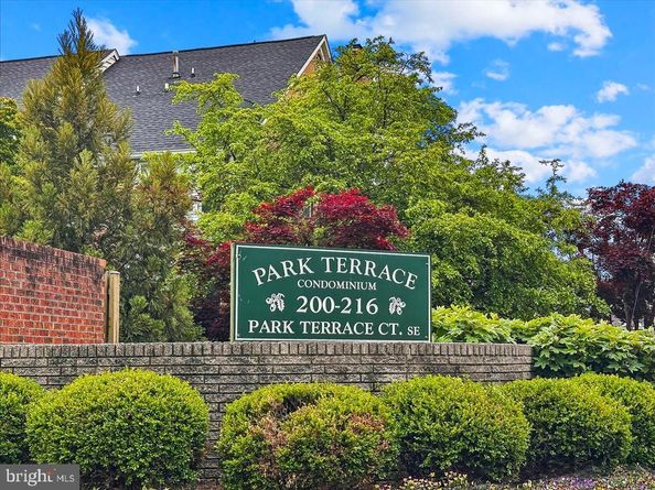 202 Park Terrace Court SE 21, Vienna VA 22180