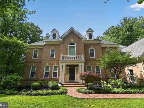 10301 Forest Maple Road, Vienna VA 22182