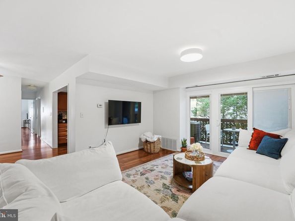49 Skyhill Road 204, Alexandria VA 22314