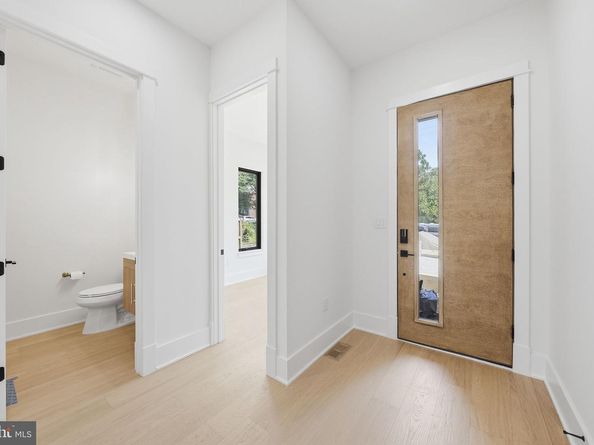 844 N Burlington Street, Arlington VA 22203