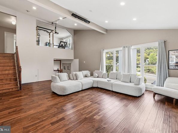 3036 Susquehanna Road, Abington PA 19001