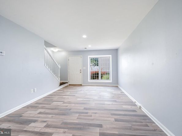 44 Essex Square, Sterling VA 20164