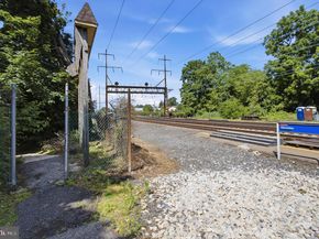 100 E Glenolden Avenue B4, Glenolden PA 19036