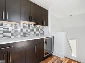 740 S Chris Columbus Boulevard 17, Philadelphia PA 19147