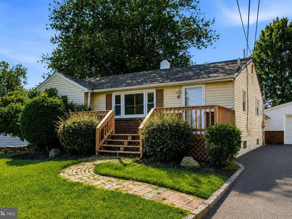 234 Garden Avenue, Horsham PA 19044