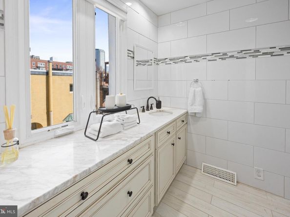 1019 Lombard Street, Philadelphia PA 19147
