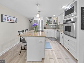 1019 Lombard Street, Philadelphia PA 19147