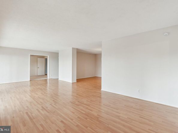 8340 Greensboro Drive 401, Mclean VA 22102