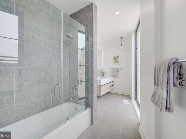 2907 Newark St NW, Washington DC 20008