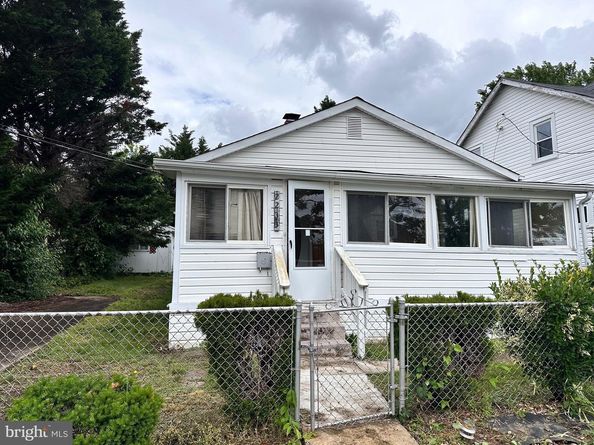 2233 N Dinwiddie Street, Arlington VA 22207