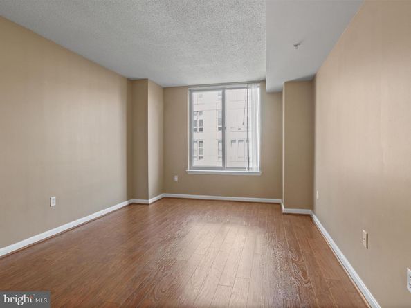 2726 Gallows Road 411, Vienna VA 22180