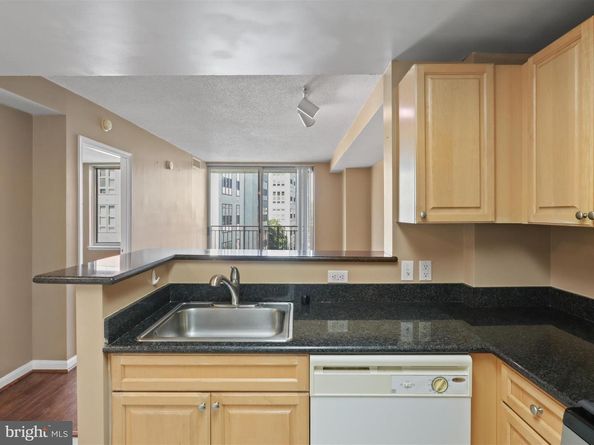 2726 Gallows Road 411, Vienna VA 22180