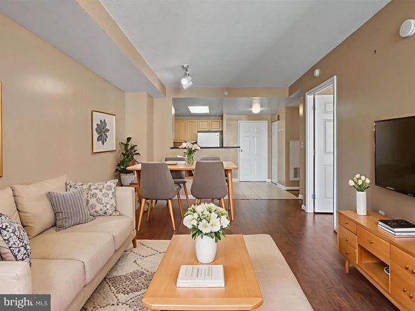 2726 Gallows Road 411, Vienna VA 22180