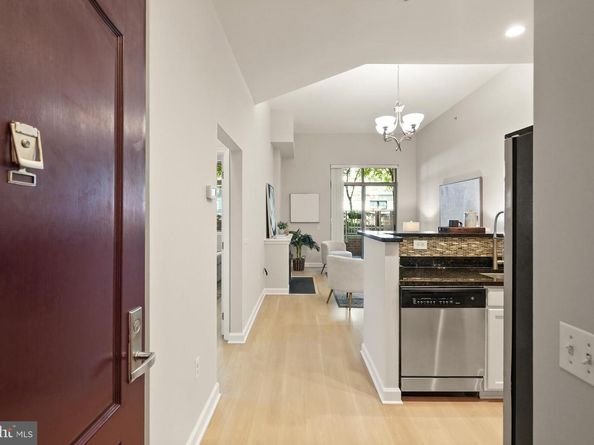 1000 N Randolph Street 102, Arlington VA 22201