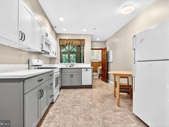 6905 Lincoln Drive, Philadelphia PA 19119