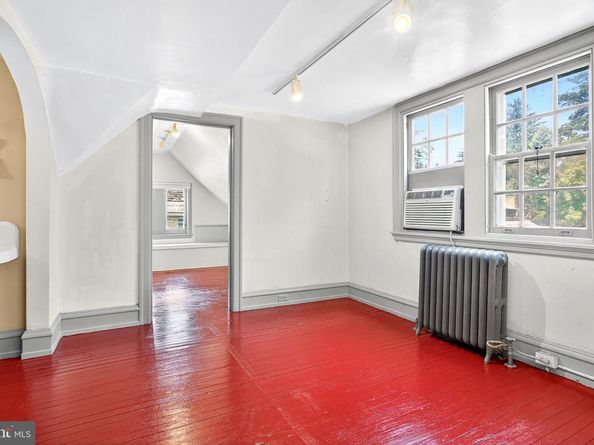 6905 Lincoln Drive, Philadelphia PA 19119