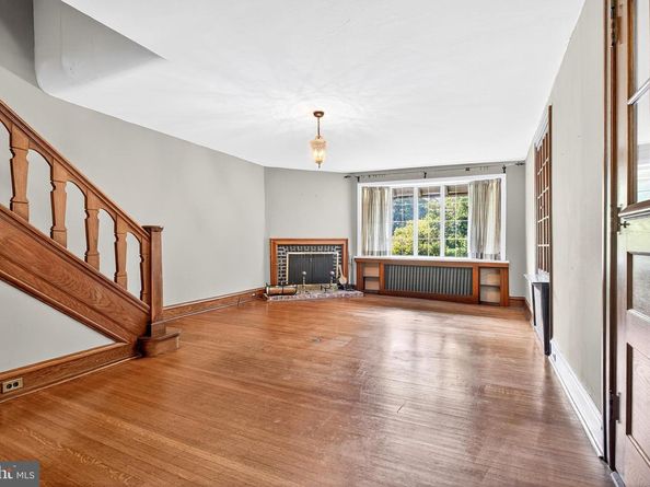 6905 Lincoln Drive, Philadelphia PA 19119