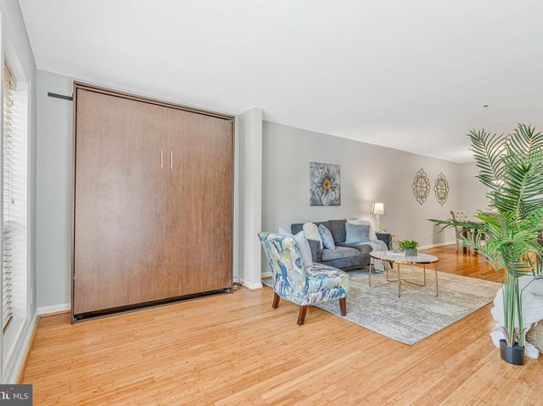 3179 Summit Square Drive 2B2, Oakton VA 22124