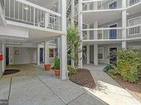 3179 Summit Square Drive 2B2, Oakton VA 22124